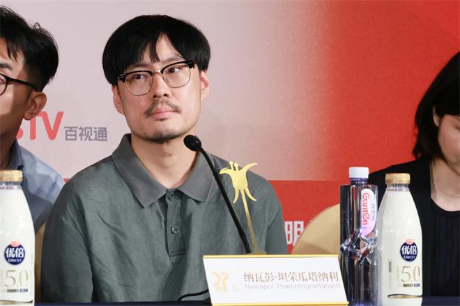 亚新奖评委见面会 董子健张子枫分享新人时期经历（董子健张艾嘉亲吻照）-第4张图片-九妖电影