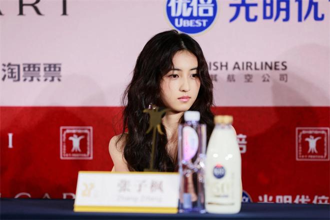 亚新奖评委见面会 董子健张子枫分享新人时期经历（董子健张艾嘉亲吻照）-第5张图片-九妖电影