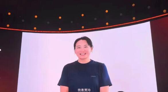 贾玲最新动态：正在拍摄新片《转念花开》-第1张图片-九妖电影