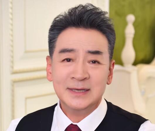 寇振海回应与妻子21岁年龄差：婚姻的幸福感不在于是否同龄-第1张图片-九妖电影