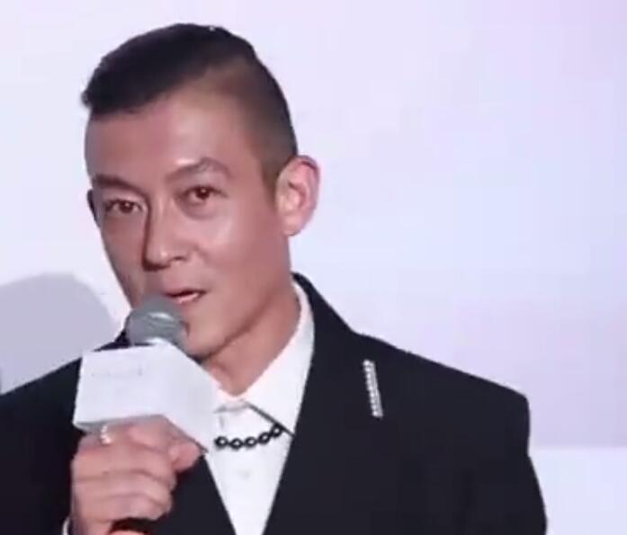 经纪人回应陈冠希飞机争执：他也有优先下机权-第1张图片-九妖电影