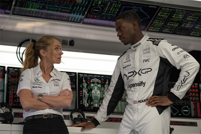 《F1：狂飙飞车》曝特辑 汉斯·季默演奏激情乐章（狂飙飞车9）-第3张图片-九妖电影