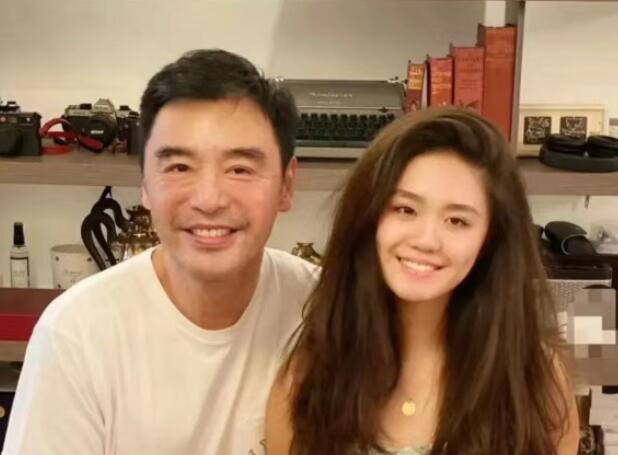 钟镇涛庆祝女儿考上北电研究生：永远为她骄傲-第1张图片-九妖电影