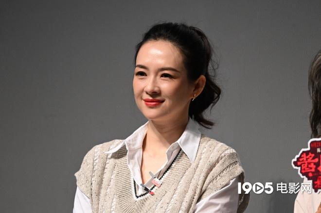 李媛执笔！章子怡导演处女作《游过海岸一百米》（章子怡在海边的照片）-第1张图片-九妖电影