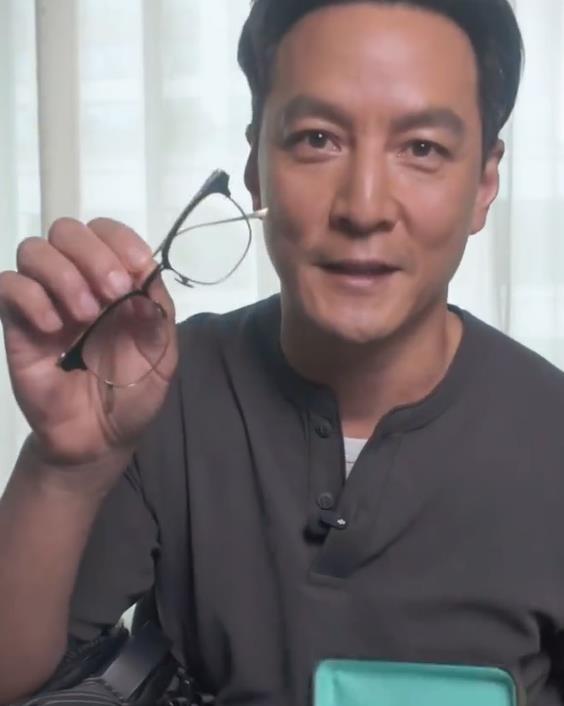 吴彦祖透露近况：现在50岁了 戴上了老花镜-第1张图片-九妖电影