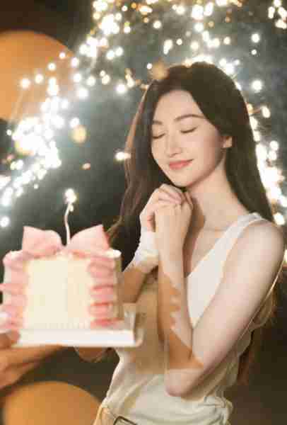 景甜庆祝37岁生日 逆光造型呈现朦胧美感-第1张图片-九妖电影