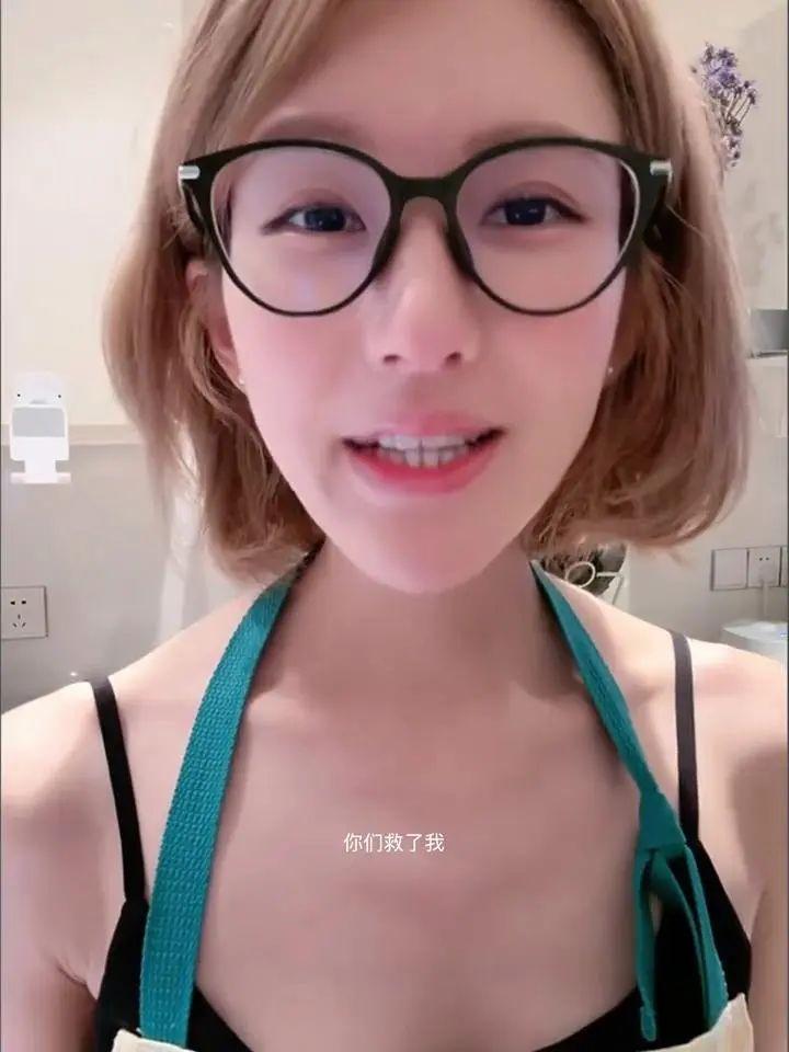 赵露思直播时被提醒煤气没关 感谢网友-第1张图片-九妖电影