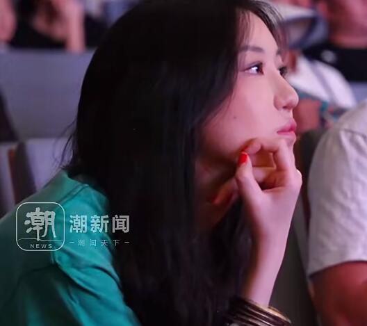 李嫣19岁近照曝光 与爸爸李亚鹏一起参加活动-第1张图片-九妖电影