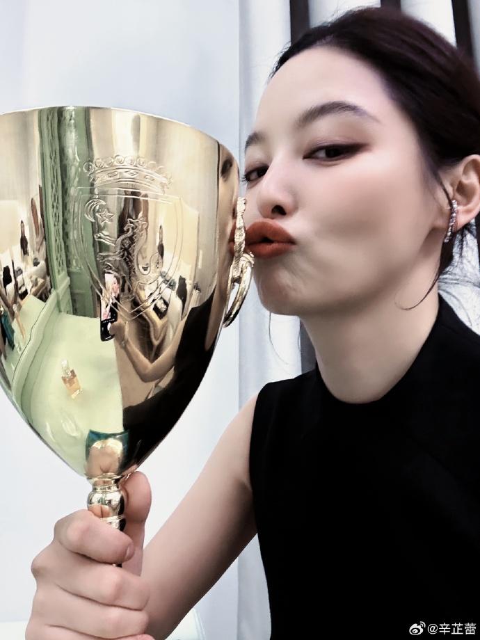 辛芷蕾获威尼斯电影节最佳女演员奖 李冰冰高叶发文祝贺-第1张图片-九妖电影