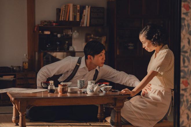 《远山淡影》曝角色剧照 松下洸平轻抚广濑铃小腹-第1张图片-九妖电影