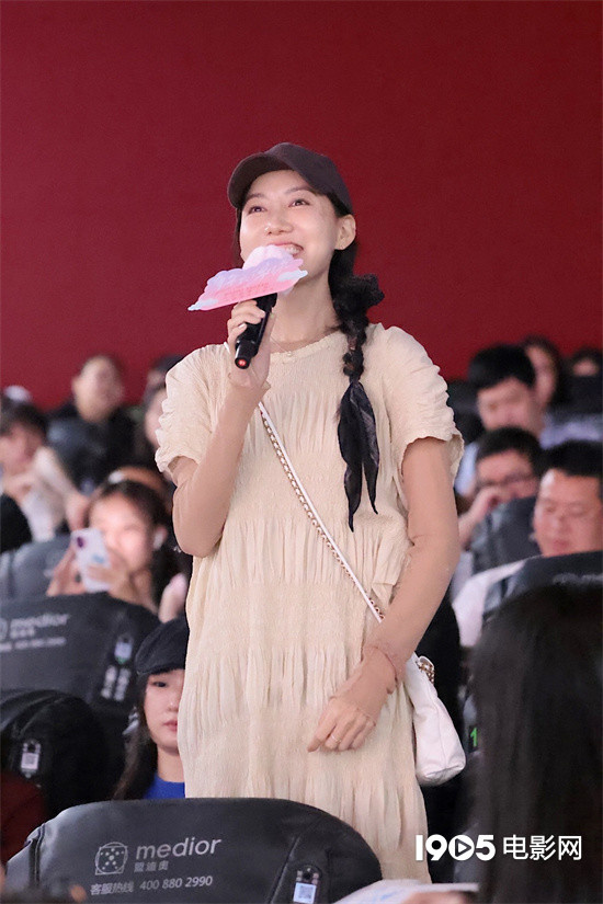 《有朵云像你》首映礼 屈楚萧、王子文盛装出席-第4张图片-旧杳电影网