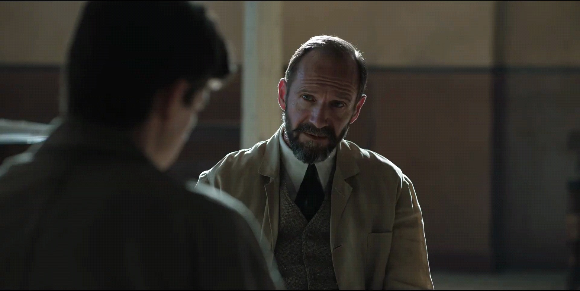 费因斯主演《合唱团》曝预告 聚焦一战中小镇青年-第2张图片-旧杳电影网 费因斯主演《合唱团》曝预告 聚焦一战中小镇青年-第2张图片-旧杳电影网