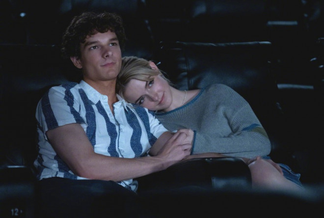 《为你遗憾》曝预告 “坏种”女孩和小嗝嗝谈恋爱-第2张图片-旧杳电影网 《为你遗憾》曝预告 “坏种”女孩和小嗝嗝谈恋爱-第2张图片-旧杳电影网