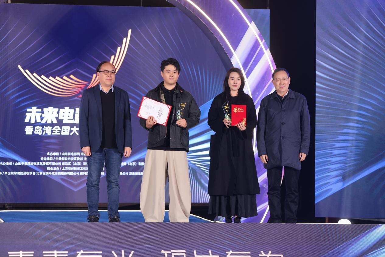 首届香岛湾全国大学生短片季 颜丙燕寄语青年影人-第1张图片-旧杳电影网 首届香岛湾全国大学生短片季 颜丙燕寄语青年影人-第1张图片-旧杳电影网