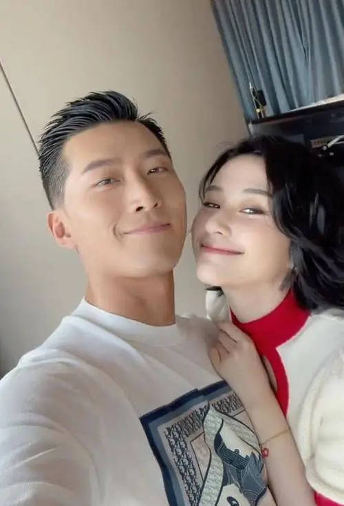 何超莲窦骁回应“闹离婚”等传闻：我们感情稳定-第1张图片-旧杳电影网