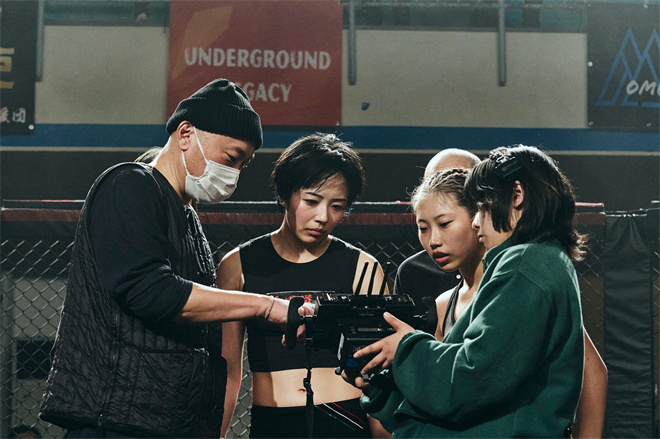 鲜血淋漓拳击搏命…《全裸导演》主创新作曝幕后-第3张图片-旧杳电影网 鲜血淋漓拳击搏命…《全裸导演》主创新作曝幕后-第3张图片-旧杳电影网