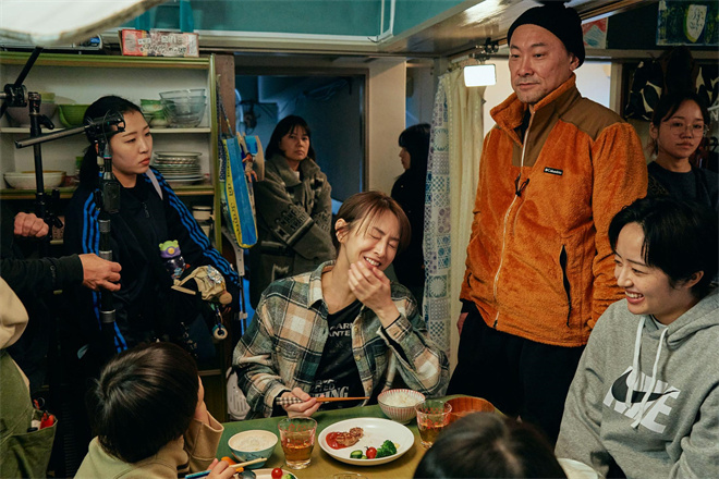 鲜血淋漓拳击搏命…《全裸导演》主创新作曝幕后-第4张图片-旧杳电影网 鲜血淋漓拳击搏命…《全裸导演》主创新作曝幕后-第4张图片-旧杳电影网