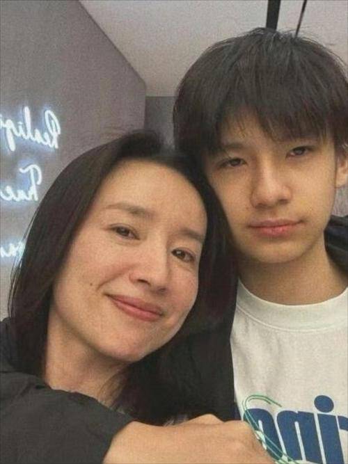董洁表示不反对儿子谈恋爱 还称之前问是否谈女友-第1张图片-旧杳电影网