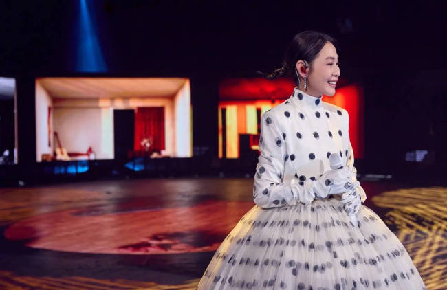 刘若英自曝想退休：平衡工作家庭全靠体力和意志力-第1张图片-旧杳电影网