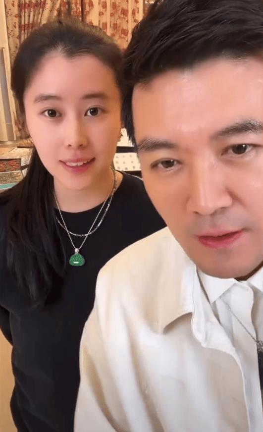 杨子带大女儿杨海润直播带货引热议-第1张图片-旧杳电影网 杨子带大女儿杨海润直播带货引热议-第1张图片-旧杳电影网