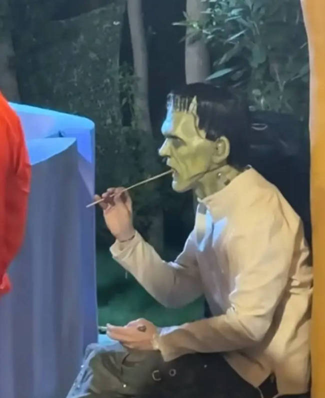 范丞丞cos“科学怪人”弗兰肯被认出 幽默调侃-第1张图片-旧杳电影网 范丞丞cos“科学怪人”弗兰肯被认出 幽默调侃-第1张图片-旧杳电影网