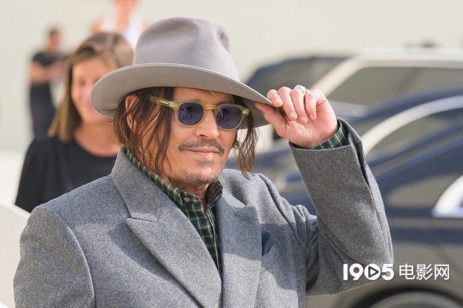 约翰尼·德普携《埃比尼泽:圣诞颂歌》回归好莱坞-第1张图片-旧杳电影网 约翰尼·德普携《埃比尼泽:圣诞颂歌》回归好莱坞-第1张图片-旧杳电影网