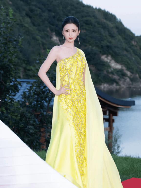 毛晓彤参加活动被意外反锁房间 大喊:我出不去了-第1张图片-旧杳电影网 毛晓彤参加活动被意外反锁房间 大喊:我出不去了-第1张图片-旧杳电影网