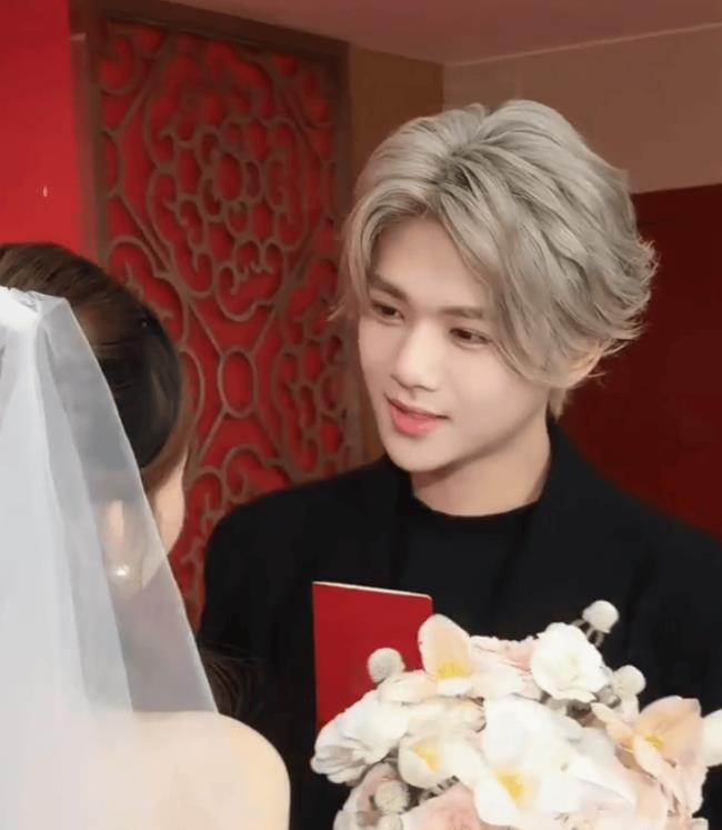 “鹿哈”凌达乐官宣结婚:持证上岗不是一时兴起-第1张图片-旧杳电影网 “鹿哈”凌达乐官宣结婚:持证上岗不是一时兴起-第1张图片-旧杳电影网