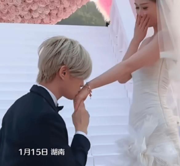 “鹿哈”凌达乐官宣结婚:持证上岗不是一时兴起-第3张图片-旧杳电影网 “鹿哈”凌达乐官宣结婚:持证上岗不是一时兴起-第3张图片-旧杳电影网