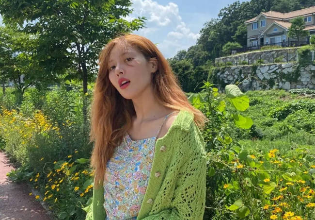 泫雅音乐节晕倒后首现身机场 向粉丝挥手状态良好-第2张图片-旧杳电影网