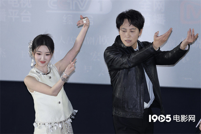 《乌蒙深处》举办看片会 毛晓彤苗族风造型亮相-第2张图片-旧杳电影网