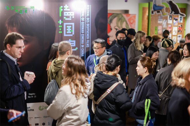 德国电影展开幕 悬疑惊悚片《歇斯底里》为开幕片-第9张图片-旧杳电影网 德国电影展开幕 悬疑惊悚片《歇斯底里》为开幕片-第9张图片-旧杳电影网