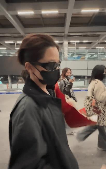 辛芷蕾让粉丝给自己写电子信：发网上我能看见-第1张图片-旧杳电影网