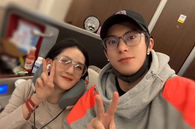 谢娜乘高铁偶遇王鹤棣 两人晒合照分享友情趣事-第2张图片-旧杳电影网 谢娜乘高铁偶遇王鹤棣 两人晒合照分享友情趣事-第2张图片-旧杳电影网