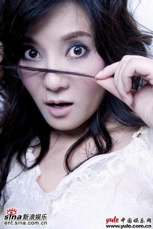 何佳怡-第1张图片-旧杳电影网