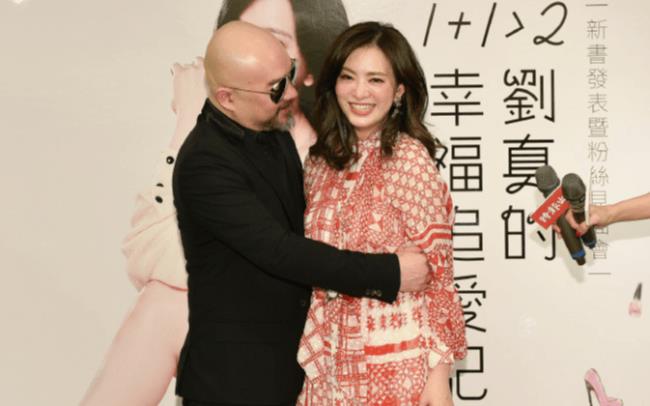 辛龙否认海外结婚:护照放在那里都没动,跟谁结?-第1张图片-旧杳电影网 辛龙否认海外结婚:护照放在那里都没动,跟谁结?-第1张图片-旧杳电影网