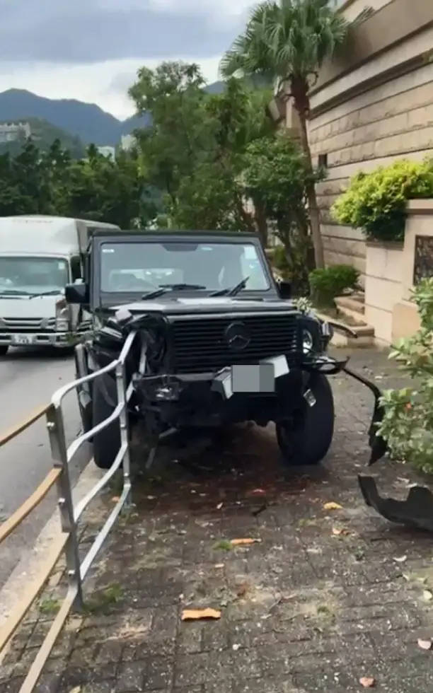 港媒曝陈可辛为躲狗发生车祸 警方正调查意外原因-第2张图片-旧杳电影网 港媒曝陈可辛为躲狗发生车祸 警方正调查意外原因-第2张图片-旧杳电影网