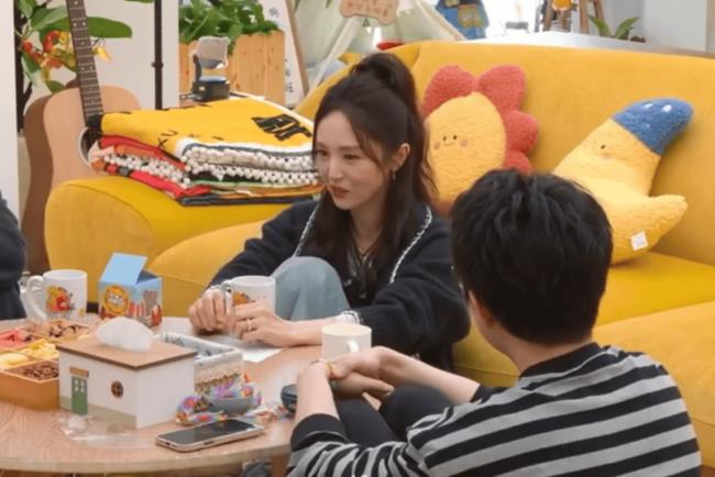 董璇回应张维伊叫女儿“窝子”:两人互相起外号-第1张图片-旧杳电影网 董璇回应张维伊叫女儿“窝子”:两人互相起外号-第1张图片-旧杳电影网