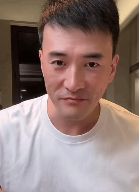 何洁前夫赫子铭回应离婚:谁眼睛没瞎过,但不后悔-第1张图片-旧杳电影网 何洁前夫赫子铭回应离婚:谁眼睛没瞎过,但不后悔-第1张图片-旧杳电影网