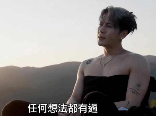 王嘉尔再谈患抑郁症时经历：曾喝醉睡在街上-第2张图片-旧杳电影网