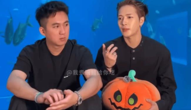 王嘉尔再谈患抑郁症时经历：曾喝醉睡在街上-第3张图片-旧杳电影网