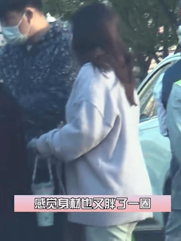 阚清子挺孕肚产检疑似临盆在即！老公全程贴心陪护-第2张图片-旧杳电影网