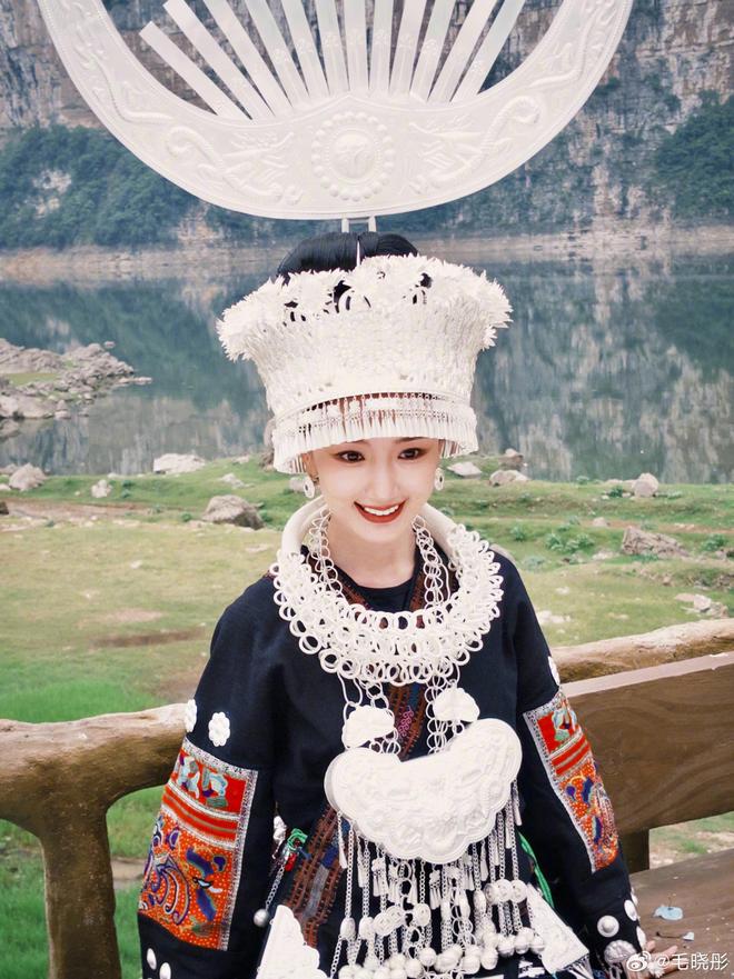 毛晓彤：听自己内心的声音，成为自己的光_1-第3张图片-旧杳电影网