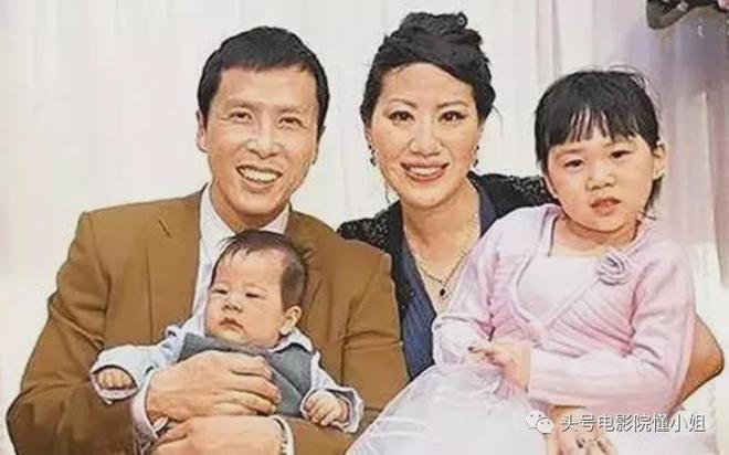 甄子丹老婆争议发文，夫妻评论区沦陷，62岁功夫巨星露面补救-第12张图片-旧杳电影网