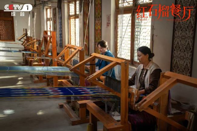 《红石榴餐厅》口碑热度两开花 烟火群像勾绘香气四溢“新疆之美”-第6张图片-旧杳电影网 《红石榴餐厅》口碑热度两开花 烟火群像勾绘香气四溢“新疆之美”-第6张图片-旧杳电影网