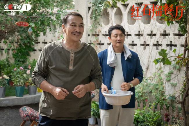 《红石榴餐厅》口碑热度两开花 烟火群像勾绘香气四溢“新疆之美”-第7张图片-旧杳电影网 《红石榴餐厅》口碑热度两开花 烟火群像勾绘香气四溢“新疆之美”-第7张图片-旧杳电影网