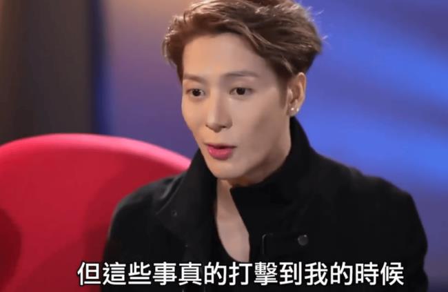 王嘉尔再谈患抑郁症时经历：曾喝醉睡在街上-第1张图片-旧杳电影网