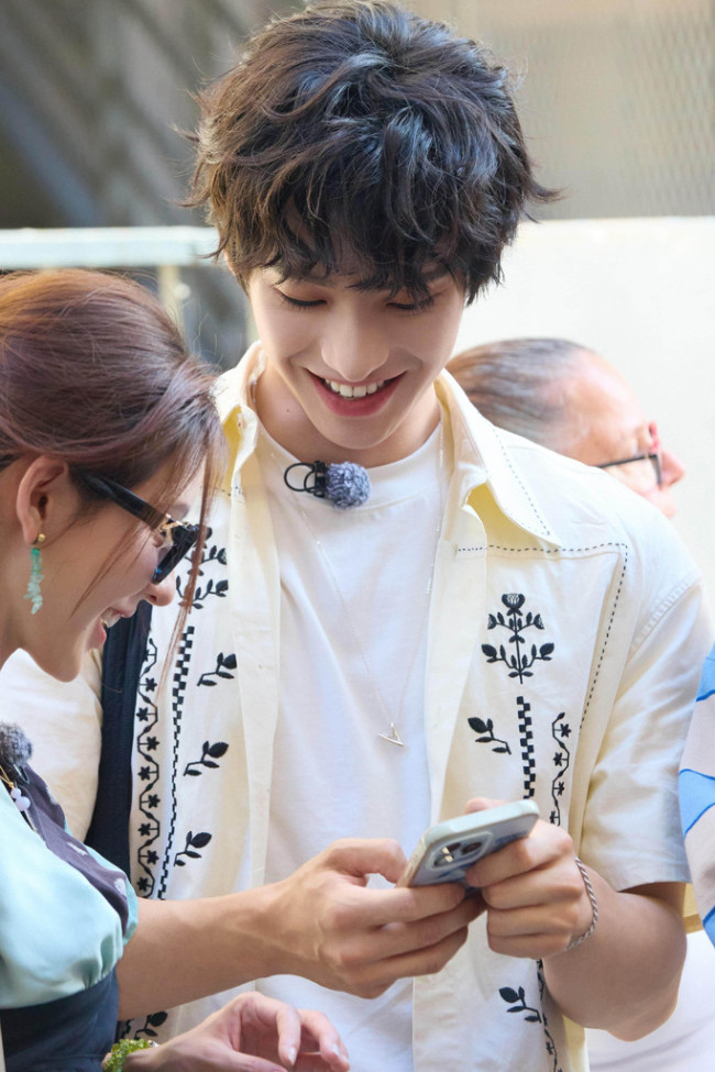 《巴黎合伙人》双店经营迎考验 国货出海渠道再升级-第6张图片-旧杳电影网 《巴黎合伙人》双店经营迎考验 国货出海渠道再升级-第6张图片-旧杳电影网