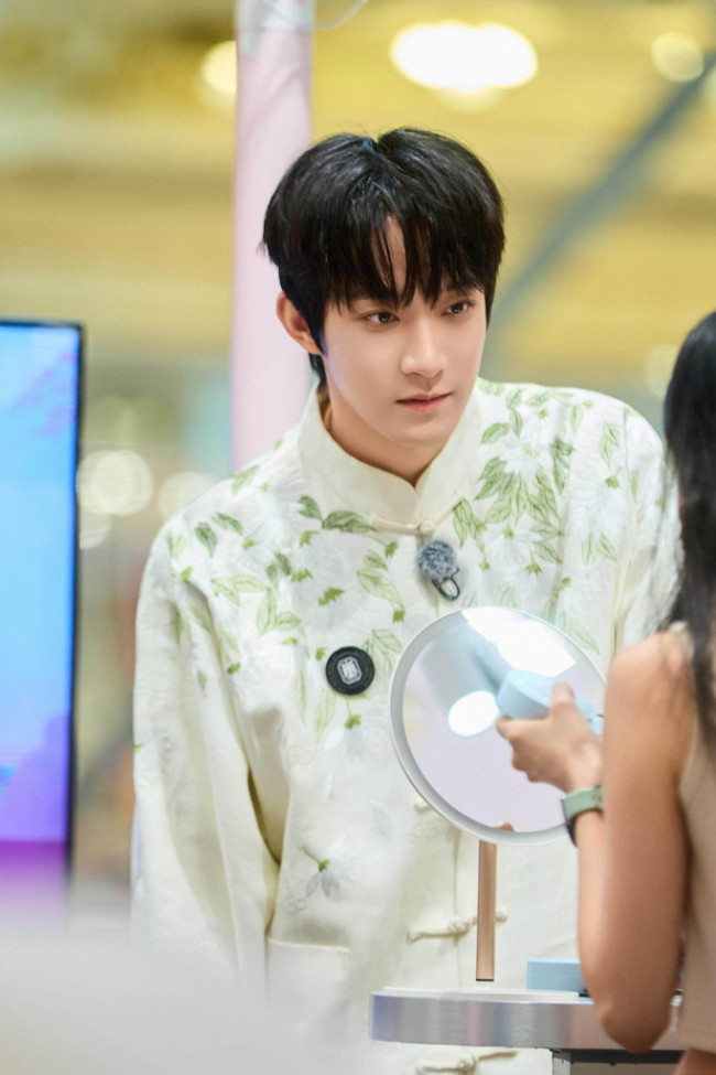 《巴黎合伙人》双店经营迎考验 国货出海渠道再升级-第9张图片-旧杳电影网 《巴黎合伙人》双店经营迎考验 国货出海渠道再升级-第9张图片-旧杳电影网