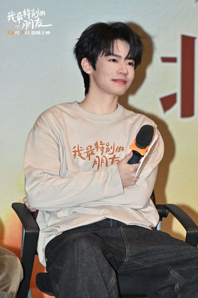 电影《我最特别的朋友》今日上映 荒诞喜剧下的温情炸弹-第3张图片-旧杳电影网